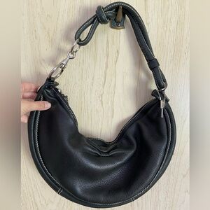 EUC Fossil Classic Sonora Hobo HandBag Pebbled Leather Black Kidney w/Key